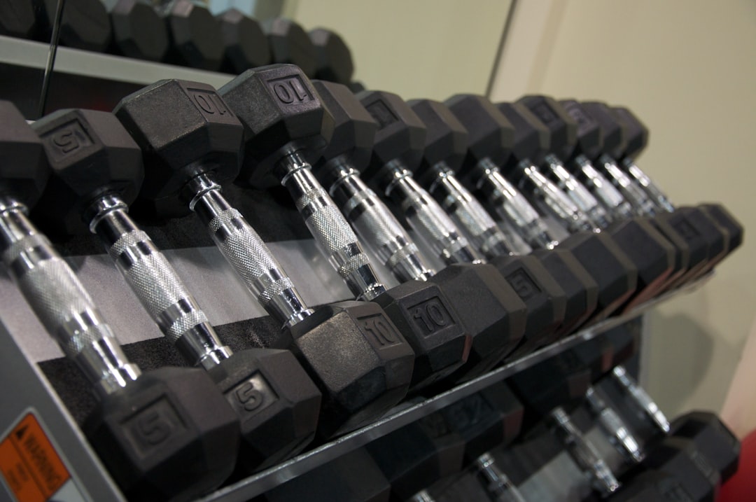 Dumbbell weight rack for organized storage