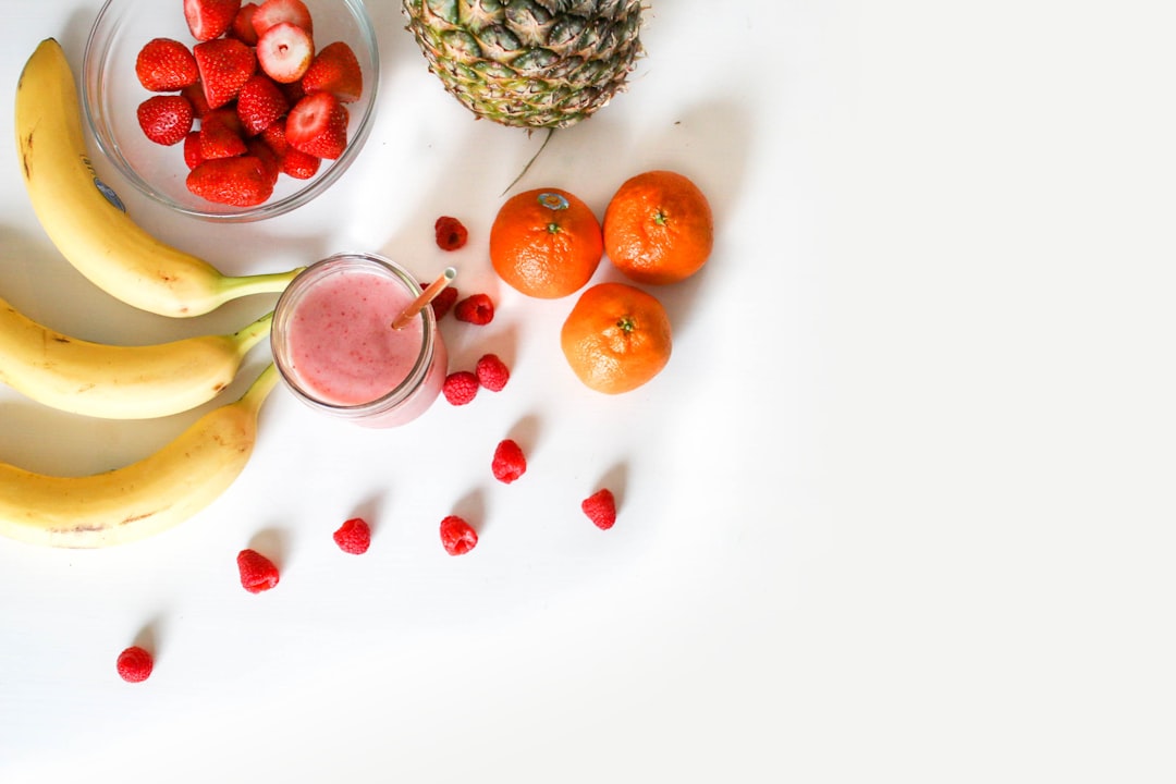green smoothie blender with fruits