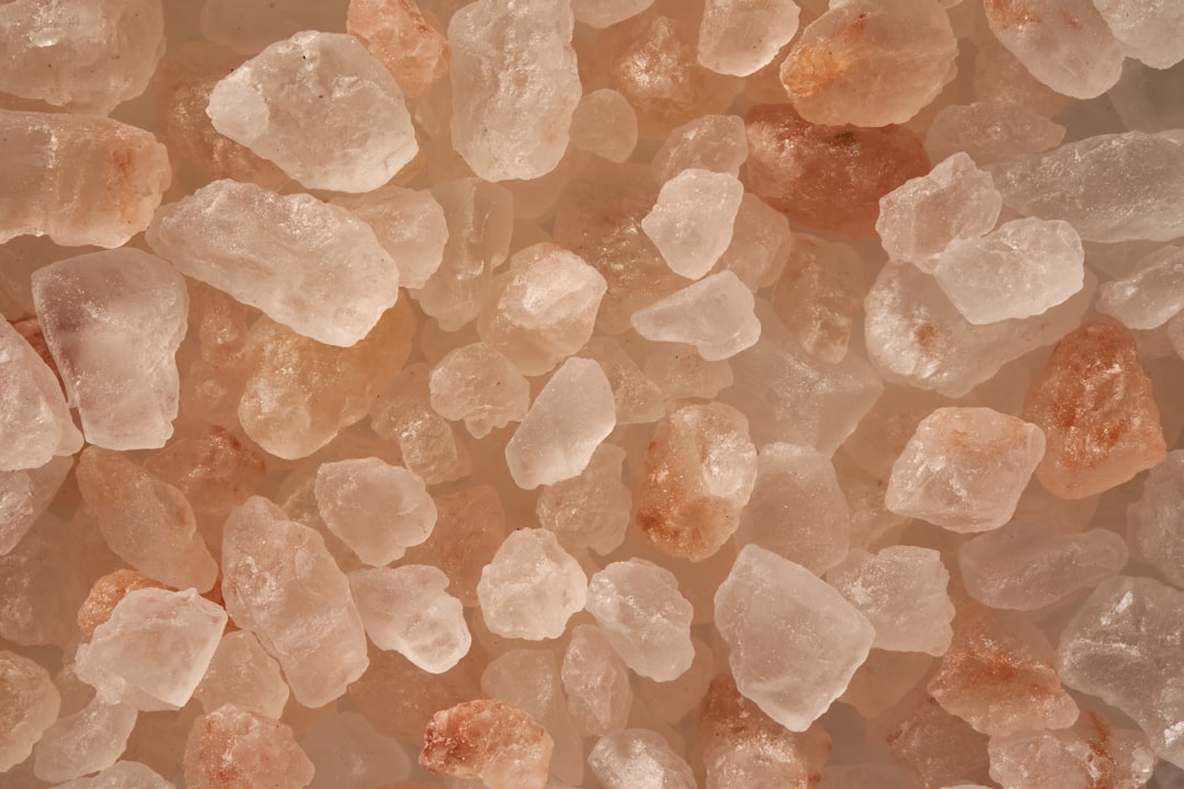 Himalayan pink salt and natural mineral ingredients