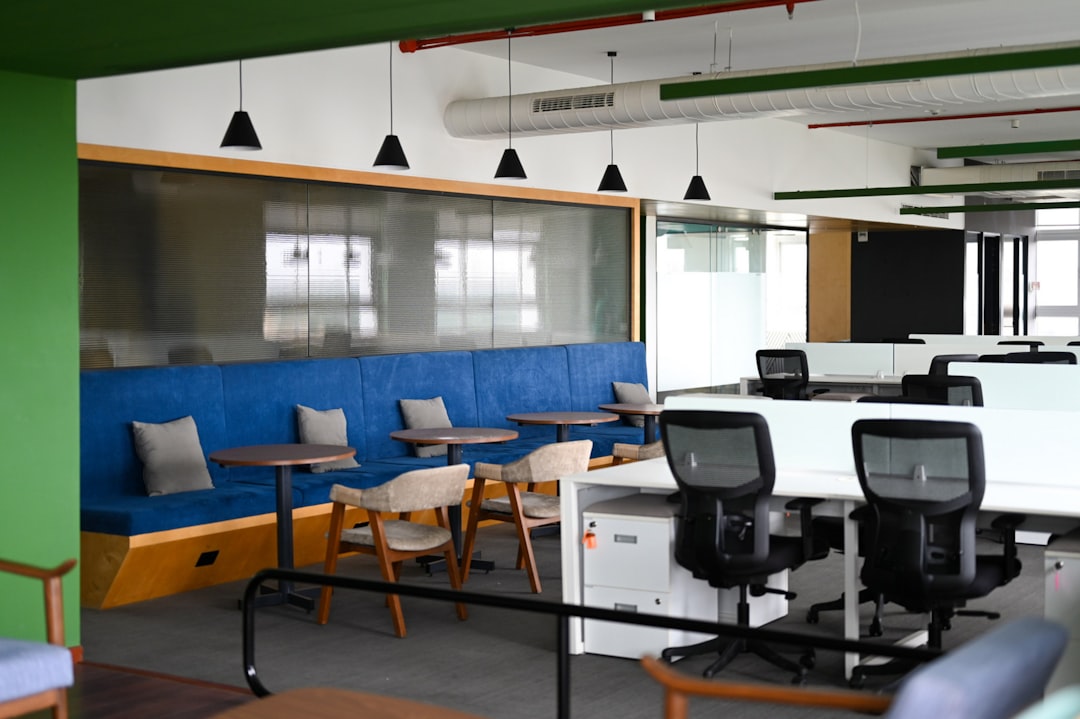 Ergonomic office setup for active recovery