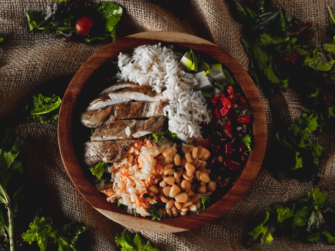 Balanced meal plate with vegetables and protein