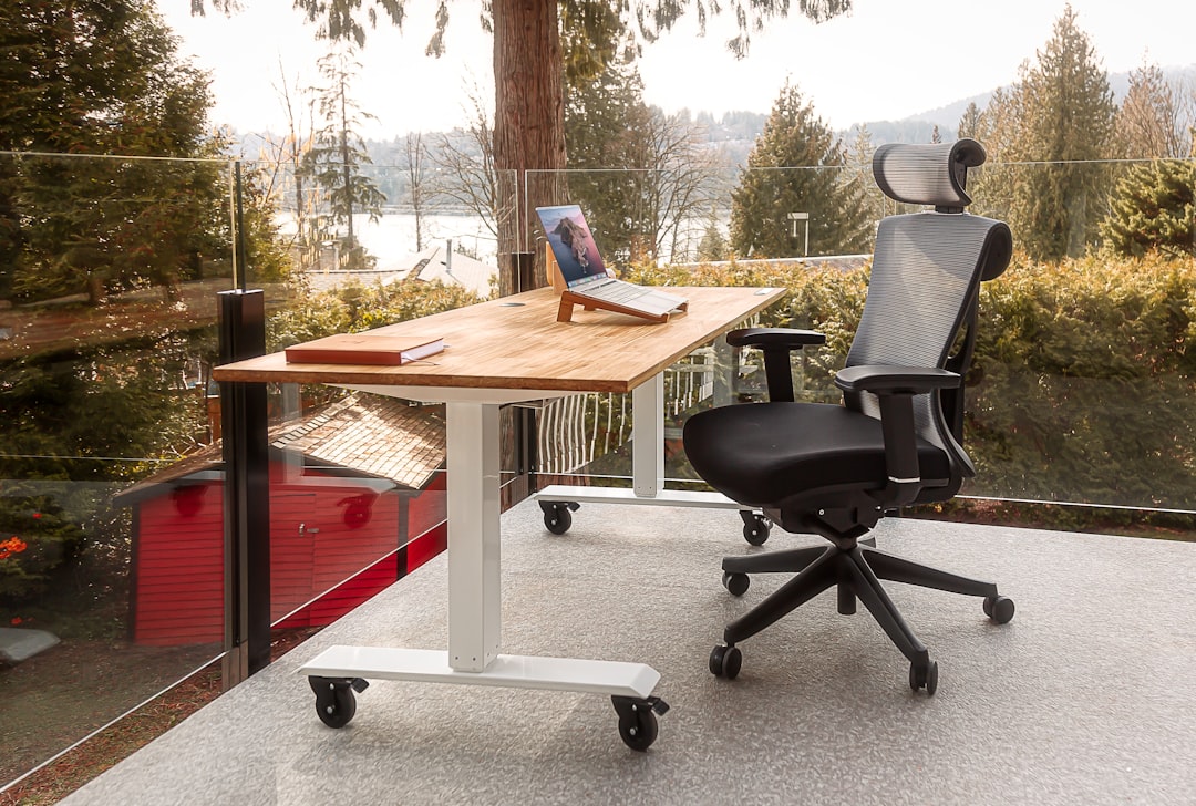 Kneeling ergonomic office chair for posture