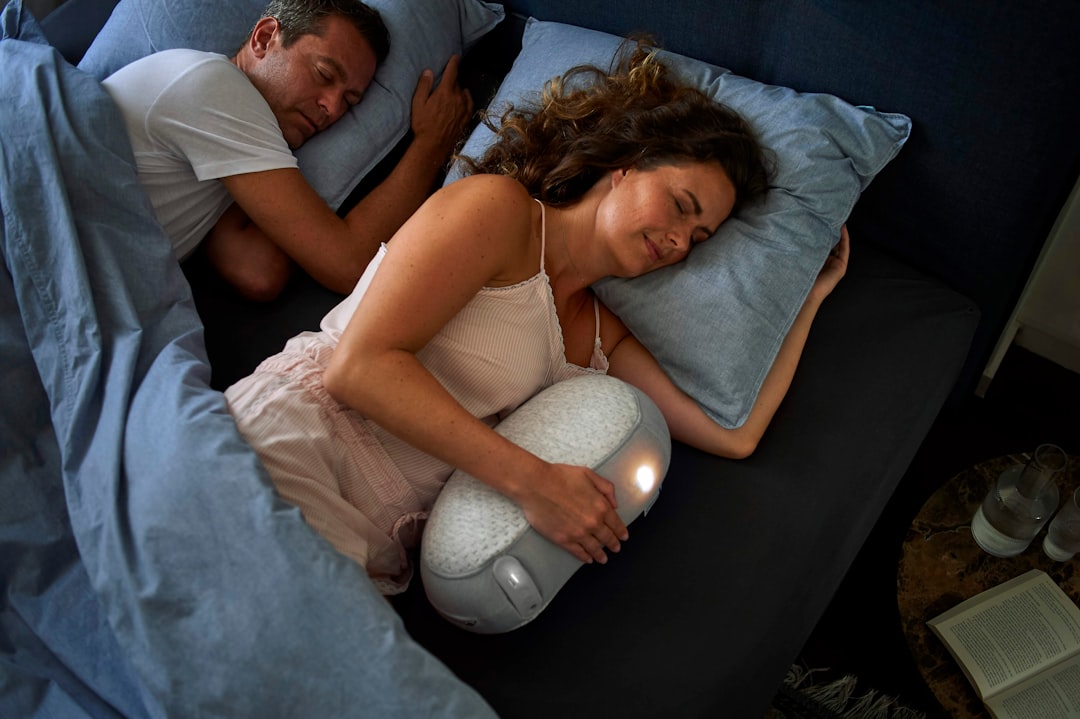 Cooling pillow on bed for summer sleep optimization
