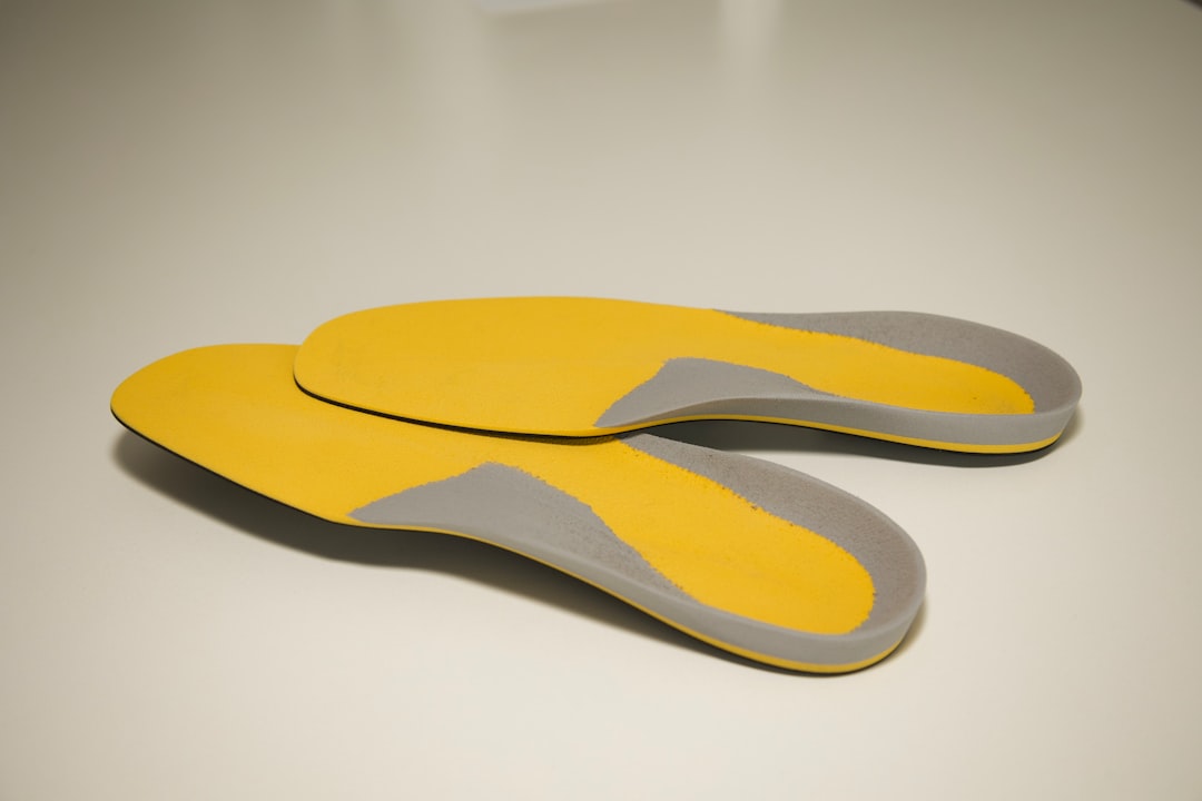 Supportive orthotic shoe insoles for arch support